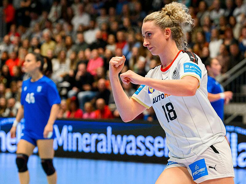 Mia Zschocke am 9. April 2023 im WM-Qualifikationsspiel der deutschen Handall-Frauen gegen Griechenland in Hamm.&nbsp;
