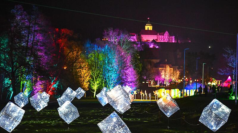 Seit Freitag begeistert das &bdquo;Kronacher Parkleuchten&ldquo; auf dem LGS-Gel&auml;nde. Am Er&ouml;ffnungswochenende lief nicht alles rund.