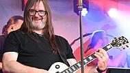 Auf der B&uuml;hne am Marktplatz in Ebermannstadt boten &bdquo;X5Live&ldquo; Rockmusik jeglicher Spielart.