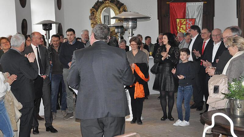 B&uuml;rgermeister Hermann Niediek bei seiner Rede vor den G&auml;sten im Schloss Burgpreppach