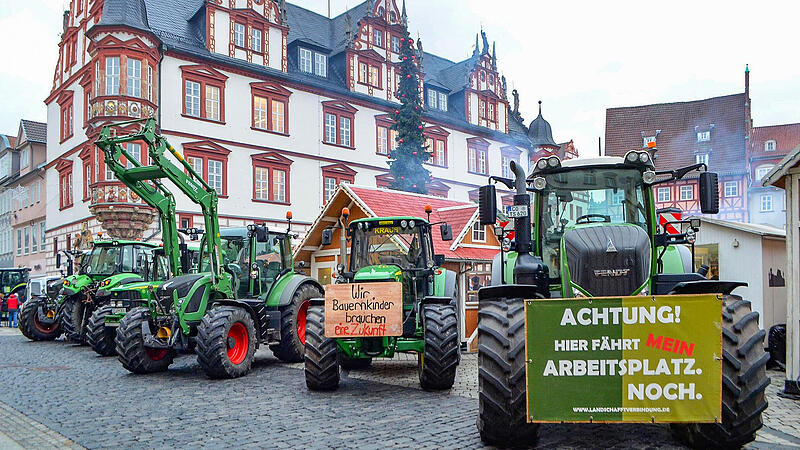 Coburger Landwirte protestieren gegen geplante finanzielle Belastungen. Coburger Landwirte protestieren gegen geplante finanzielle Belastungen.