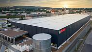 Das neue Logistikzentrum von außen. Das neue Logistikzentrum von außen.