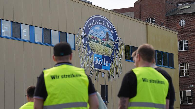 Streikkundgebung bei Kölln Streikkundgebung bei Kölln
