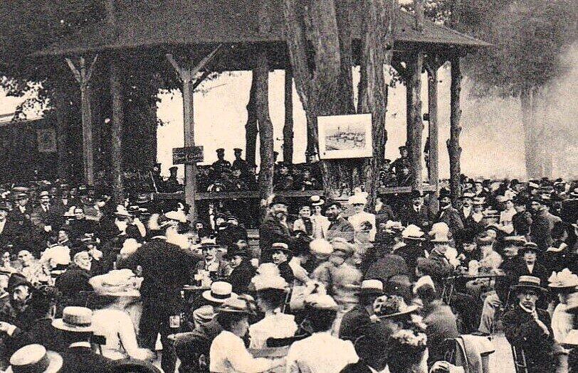 Militärkapellen gehören von jeher zum Kronacher Freischießen dazu.