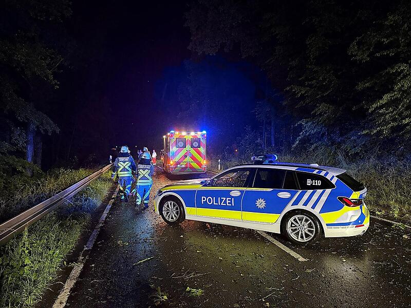 Sturmsch&auml;den bei D&ouml;rfleins: Feuerwehr muss mit Drehleiter ausr&uuml;cken