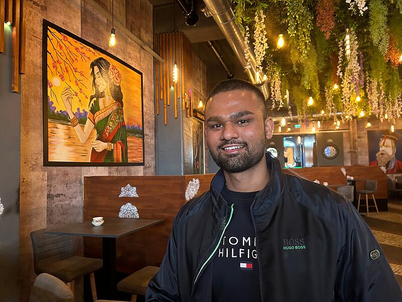 Indisches Restaurant „Andaaz“ eröffnet in der Theatergasse in CoburgEin neuer Inder für Coburg Indisches Restaurant „Andaaz“ eröffnet in der Theatergasse in Coburg – hier: Adeel Tariq, einer der beiden Betreiber