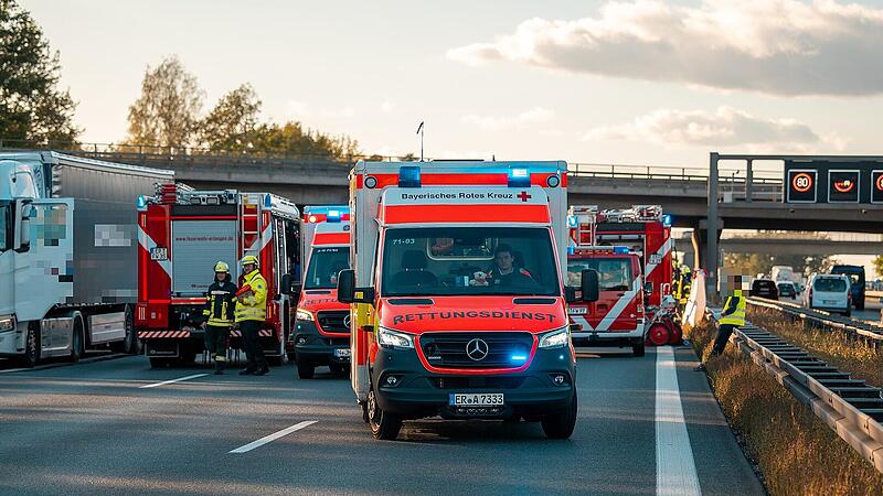 Kleinlaster kracht auf A3 bei Erlangen in Lkw Kleinlaster kracht auf A3 bei Erlangen in Lkw