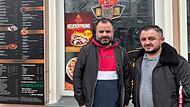 Mustafa Dlovan und sein Geschäftspartner Araz Askander in EbermannstadtForchheim & Fränkische Schweiz Dank Mustafa Dlovan, der mit seinem Geschäftspartner Araz Askander bekommt Ebermannstadt den Döner für 99 Cent.