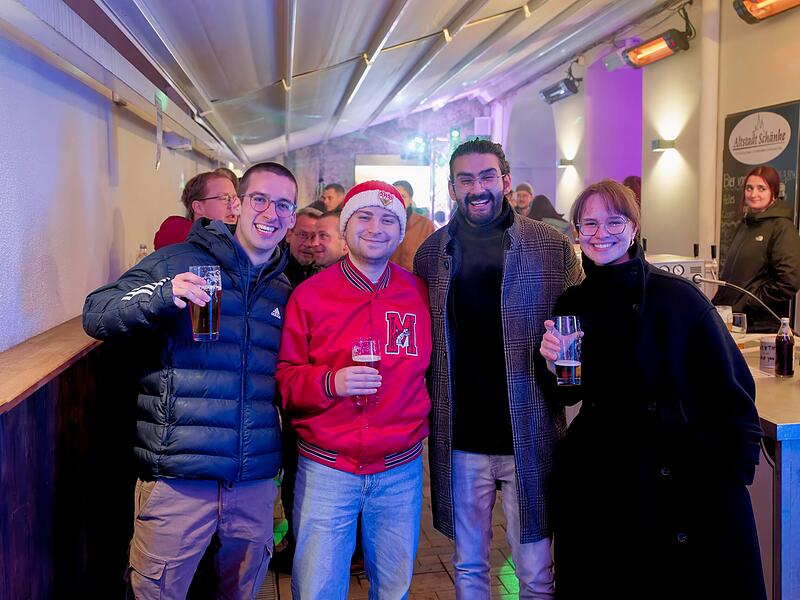 Nicht einer, sondern gleich zwei Bockbieranstiche feierte die Altstadtschänke in der Bamberger Sandstraße: Den Besuchern hat es sichtlich gefallen.