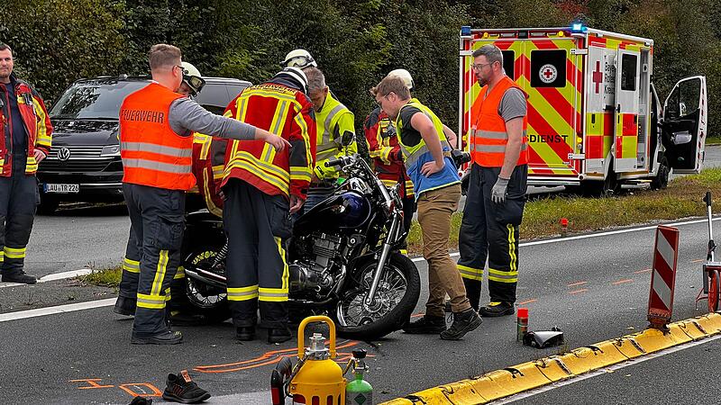 Der Motorradfahrer starb beim Unfall. Der Motorradfahrer starb beim Unfall.