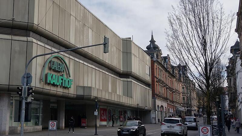 Das Kaufhof-Geb&auml;ude pr&auml;gt die Mohrenstra&szlig;e.
