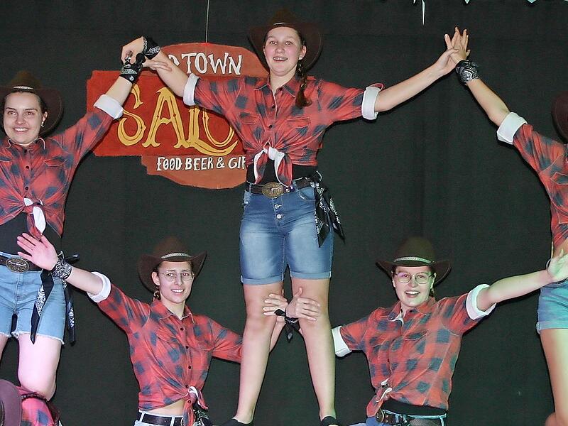 Die Cowgirls lie&szlig;en mit ihrem Tanz den Wilden Westen ins Musikheim einkehren.