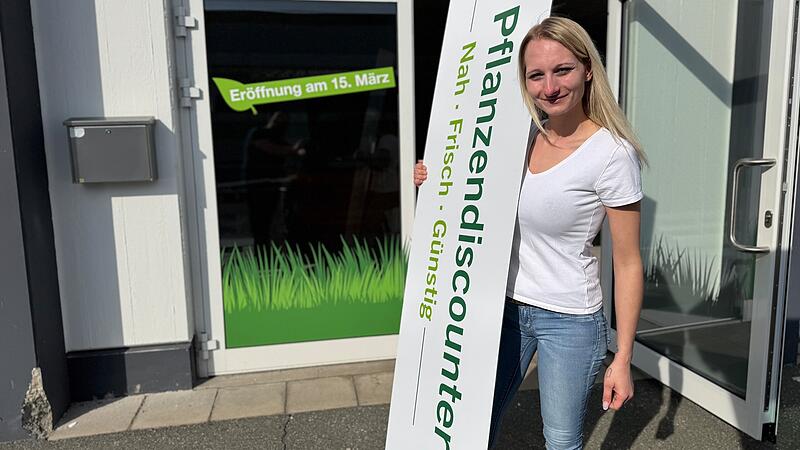 Für Natalia Reif und ihr Team heißt es momentan Anpacken, denn in weniger als einer Woche soll es im Pflanzendiscounter losgehenForchheim & Fränkische Schweiz Für Natalia Reif und ihr Team heißt es momentan Anpacken, denn in weniger als einer Woche soll es im Pflanzendiscounter losgehen.