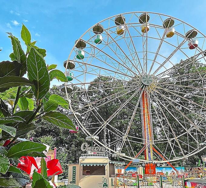 Das Riesenrad steht am großen Festplatz in Forchheim. Der Festzug hat den Kellerwald zum Ziel. Stadt Forchheim Das Riesenrad steht am großen Festplatz in Forchheim. Der Festzug hat den Kellerwald zum Ziel. Stadt Forchheim