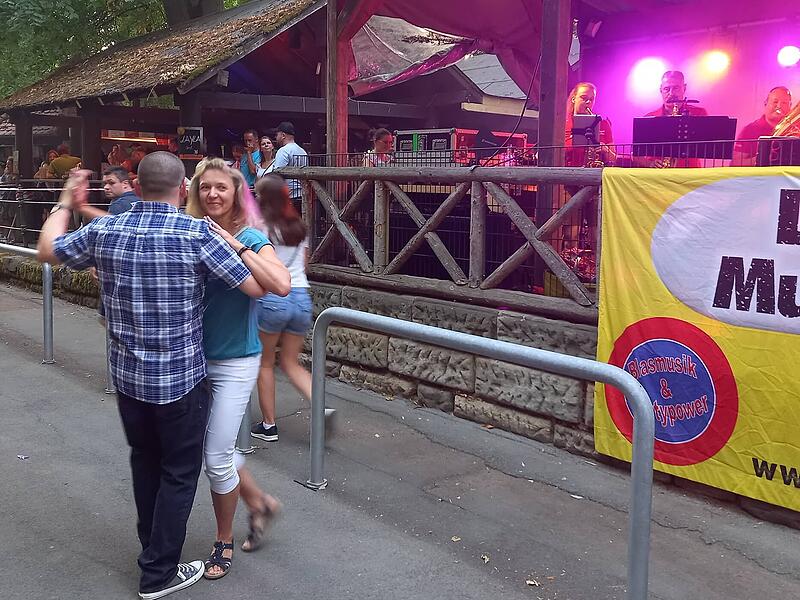 Auf der Tanzfl&auml;cheDas war der erste Annafest-Abend
