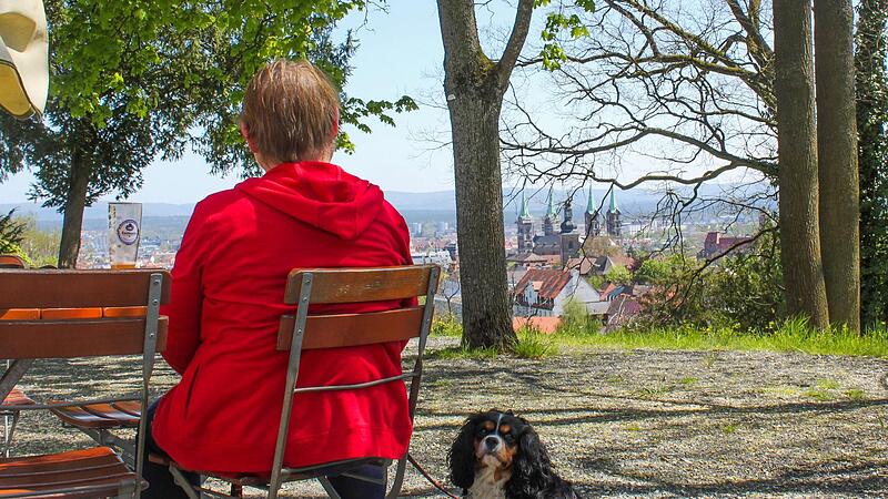 Unweit vom Bamberger Michelsberg, abseits von allem Trubel der Stadt, erhebt sich die Villa Remeis.