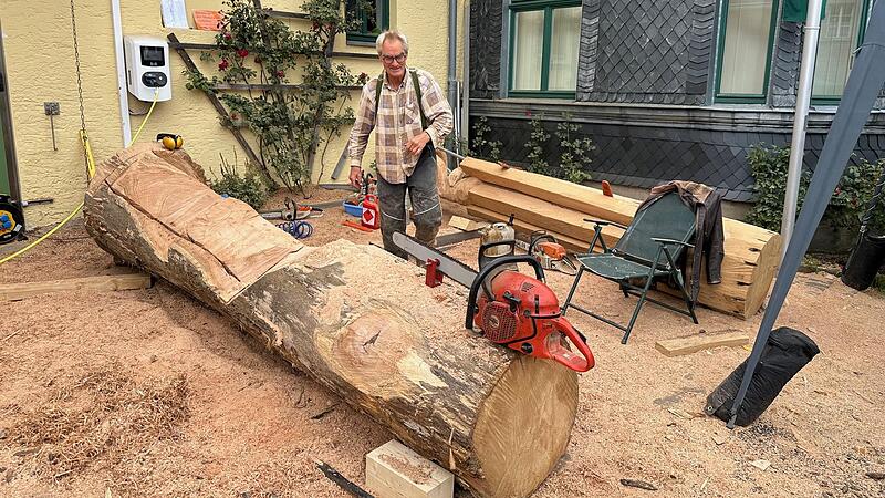 Künstler Michael Steigerwald arbeitete in Nordhalben und schuf aus einer steinharten Eiche „Cecile“, die Schutzpatronin der Orgelbauer und Orgelspieler.