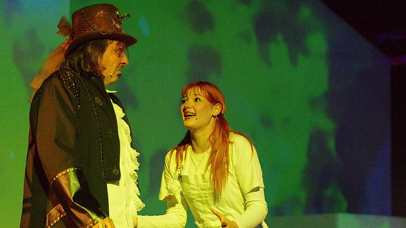 Gro&szlig;e Gesten bei dem Musical auf der Festung Rosenberg.