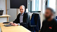 Amtsgericht Bamberg Gefälschte Sprachzertifikate Afghanen Rechtsanwalt Jochen Kaller aus Bamberg und sein Mandant kurz vor Prozessbeginn