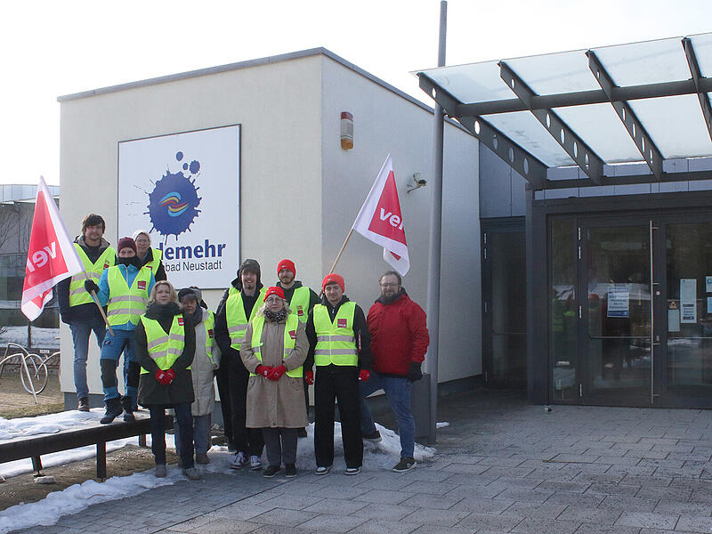 Neustadt bei Coburg: Streik vor dem Freibad