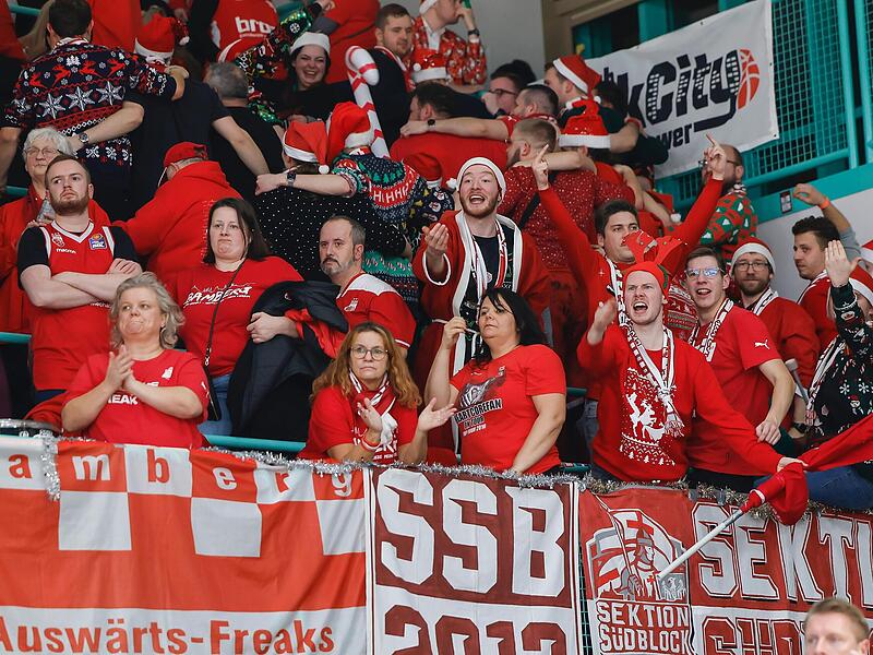 Einige der 250 Bamberger Fans äußerten nach der Niederlage ihren Unmut über die Leistung des Brose-Teams.