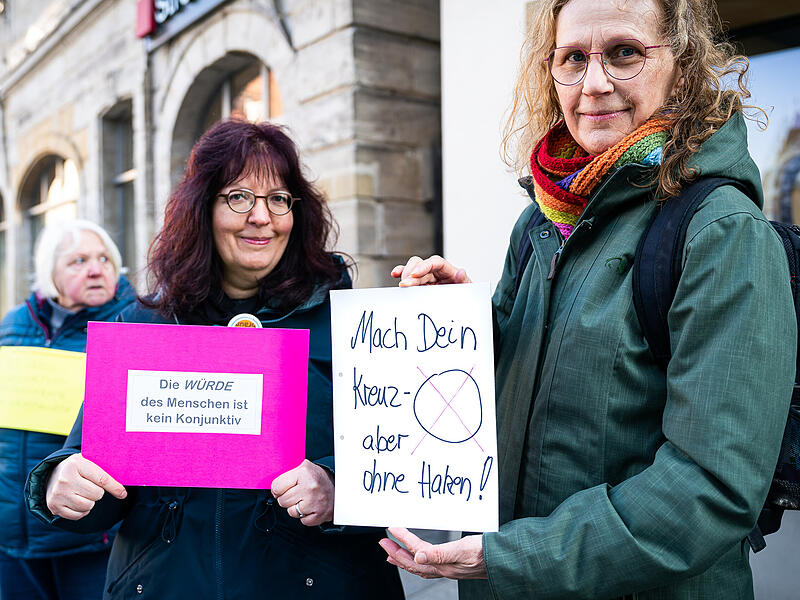 Die sch&ouml;nsten Impressionen von der Menschenkette der Omas gegen Rechts am 8. Februar in Forchheim.