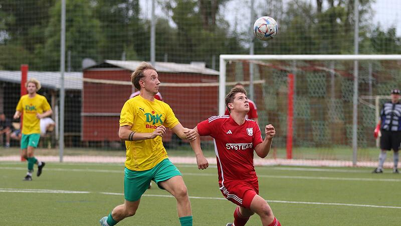 Der Blick der Staffelsteiner um Nils Schlosser (rechts) geht nach oben. Am Sonntag soll nach dem Heimsieg im Pokal auch der erste Saisonerfolg in der Liga gelingen.