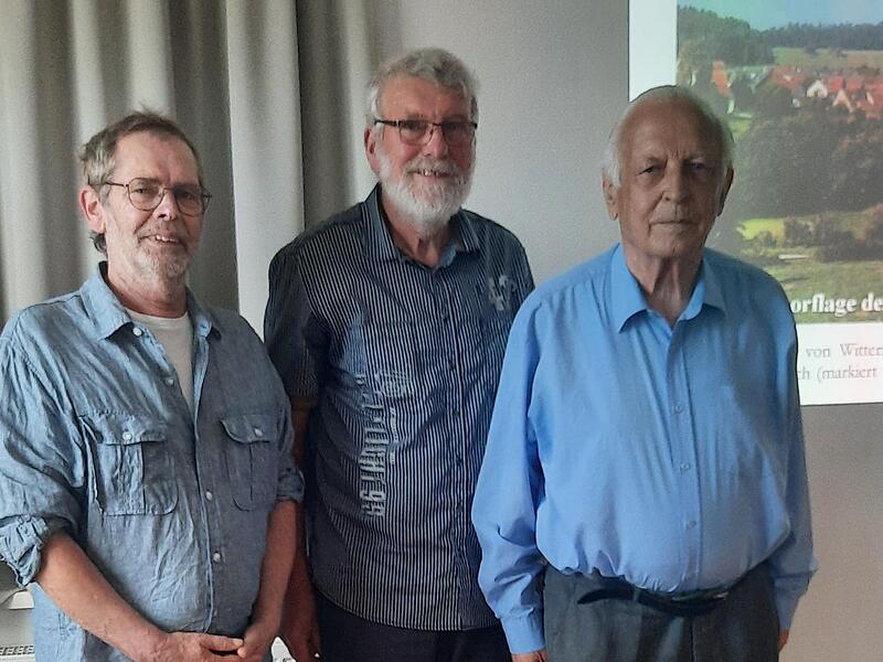 Von links: Kreisheimatpfleger Roland Heinlein, Moderator Hans Dünninger und der Referent Dr. Erwin Muth.