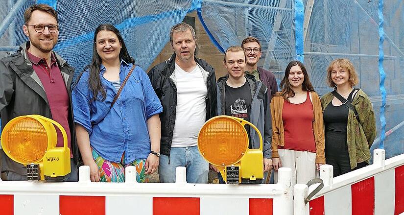 Ortstermin auf der Baustelle am Markusplatz mit den Hochschulseelsorgern und Studierenden. Die Vorfreude auf das sanierte Domizil für die ÖHG ist groß.