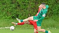 BSV-Spielführer Christian Rzonsa (l.) im Zweikampf mit Lucas EisgrubForchheim & Fränkische Schweiz