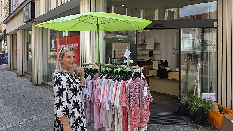 Das Geschäft Modeart in der Bad Kissinger Fußgängerzone schließt. Das Geschäft Modeart in der Bad Kissinger Fußgängerzone schließt. Mitarbeiterin Maria Hack war 21 Jahre dort Beraterin,