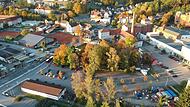 Auf der Fläche unterhalb des Biergartens (im Bild, oben) soll das Quartier entstehen. Der Getränkemarkt (Bildmitte, links) wird abgerissen, in den Gebäudekomplex aber mit einem Neubau integriert.
