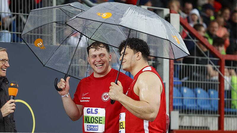 Merlin Hummel (rechts) nahm die Niederlage bei der DM in Braunschweig gegen seinen Dauerrivalen Sören Klose (Mitte) gelassen, war er doch nach hartem Training nicht in Bestform angereist. Links ZDF-Reporter Norbert König. Merlin Hummel (rechts) freut sich, dass sich auch Sören Klose (Mitte) für die Olympischen Spiele qualifizieren konnte.
