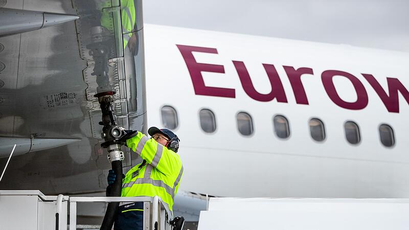 Betankung eines Eurowings-Flugzeugs