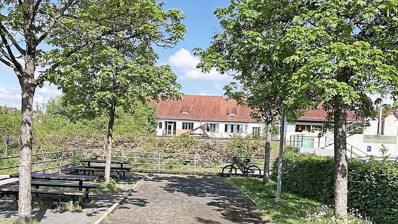 Ebern: am Parkplatz „am Festplatz“. Ebern: am Parkplatz „am Festplatz“.