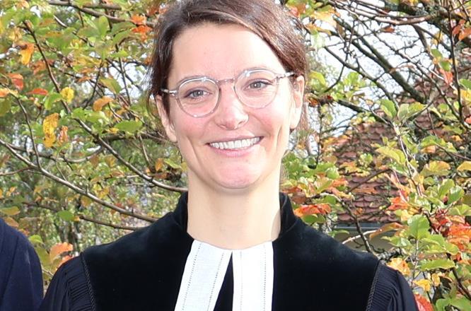 Simone R&ouml;ger ist nach ihrer Installation nun Inhaberin der Pfarrstelle der Johanneskirche auf der Hut.
