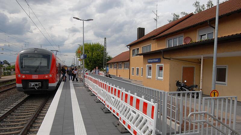 Runderneuert: Nur die beiden Wetterschutzh&auml;uschen fehlen noch am Bahnhof Ebelsbach-Eltmann.