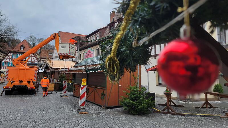 Bald schon &ouml;ffnet der Weihnachtsmarkt in Forchheim seine Pforten. Die Vorbereitungen laufen auf Hochtouren.
