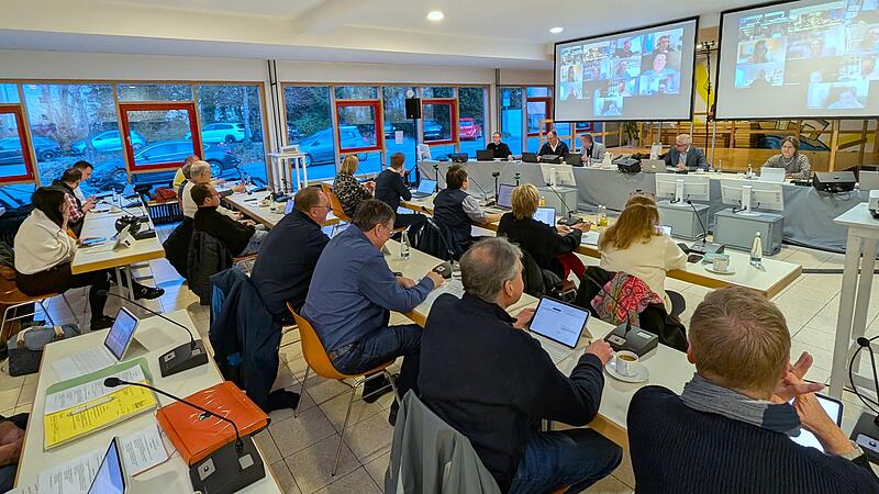 Der Forchheimer Stadtrat startet in eine neue Amtszeit. An den Spitzen der Parteien stehen k&uuml;nftig sowohl alte als auch neue Gesichter.