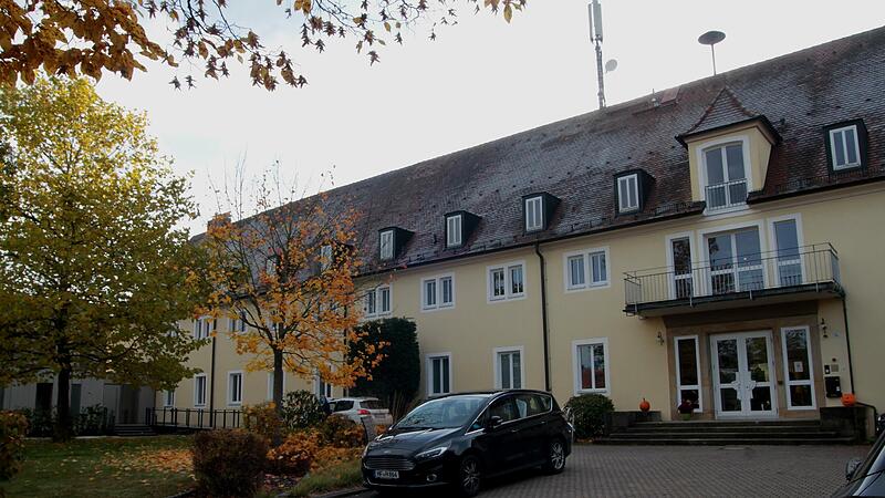 Haupteingang des Hauptgeb&auml;udes der Meisterschule in Ebern