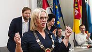 Amtseinführung OB2026Forchheim & Fränkische Schweiz Es ist vollbracht: Martina Hebendanz (CSU) ist am Dienstagnachmittag als erste Forchheimer Oberbürgermeisterin im Stadtrat vereidigt worden. Der Tag steckt voller Emotionen - und ersten Diskussionen.