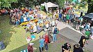 Gem&uuml;tliche Atmosph&auml;re unter schattigen B&auml;umen herrscht beim Markt der Naturparkh&ouml;fe in Muggendorf.Naturpark Fr&auml;nkische Schweiz &ndash; FrankenjuraForchheim & Fr&auml;nkische Schweiz