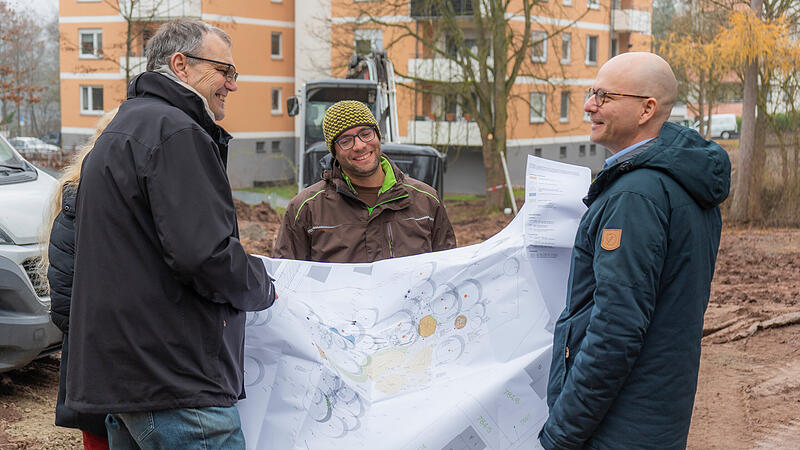 Inspizierten die Baustelle Naturerfahrungsraum: (von links) Thomas Achstetter, Planungsb&uuml;ro arc gr&uuml;n, Christina Martin, Tiefbau Stadt Bad Kissingen, Sebastian Metz, Gartendesign Metz GmbH sowie Oberb&uuml;rgermeister Dr. Dirk Vogel.