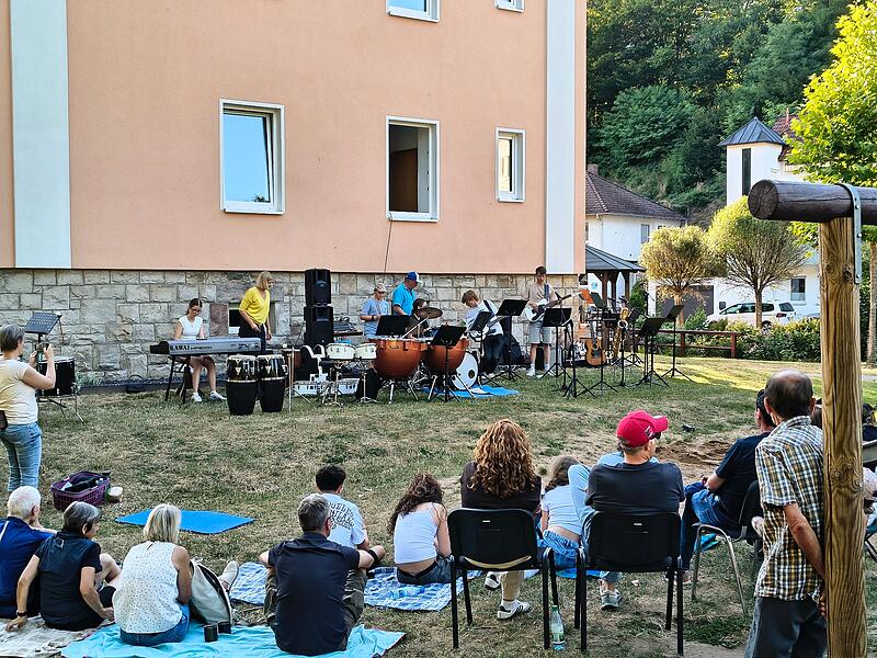 PicknickdeckenkonzertPicknickdeckenkonzert Musik an der Sinn in Bad Brückenau