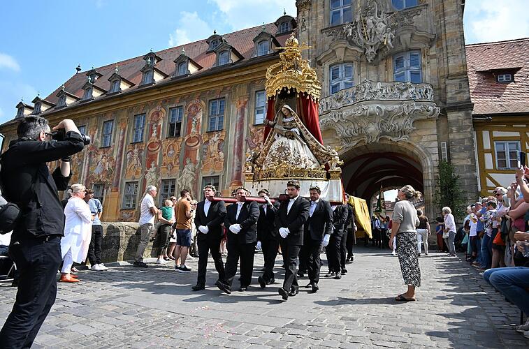 Religiöses Spektakel Fronleichnamsprozession zog durch die Bamberger