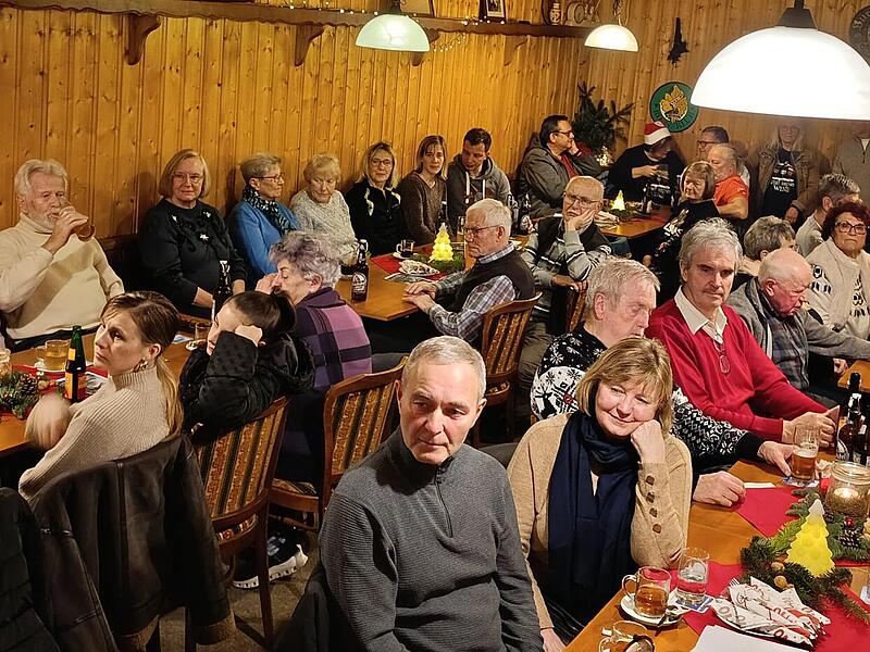 Gut besucht war die Hütte des Rhönklubs Wildflecken. Gut besucht war die Hütte des Rhönklubs Wildflecken.