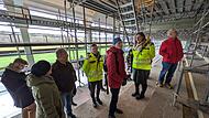 Die Mitglieder des Bauausschusses des Stadtrates besichtigen gemeinsam mit Vertretern des Bauamtes die Baustelle Turniergebäude. Die Mitglieder des Bauausschusses des Stadtrates besichtigen gemeinsam mit Vertretern des Bauamtes die Baustelle Turniergebäude.