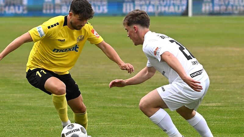 Marco Stefandl (am Ball) und die SpVgg Bayreuth haben am letzten Spieltag der abgelaufenen Regionalliga-Saison eine 1:3-Heimniederlage gegen die SpVgg Ansbach kassiert.