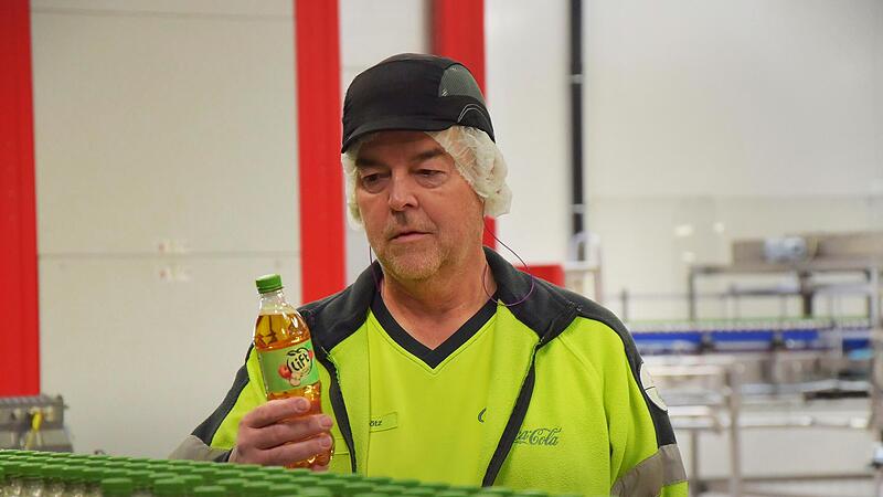 Nach &uuml;ber 36 Jahren T&auml;tigkeit bei Coca-Cola am Standort Knetzgau verabschiedet sich Berthold G&ouml;tz in diesem Sommer in den Ruhestand. Sein abwechslungsreicher Werdegang, die tiefe Verwurzelung in der Region und sein unerm&uuml;dlicher Einsatz zeichnen i...