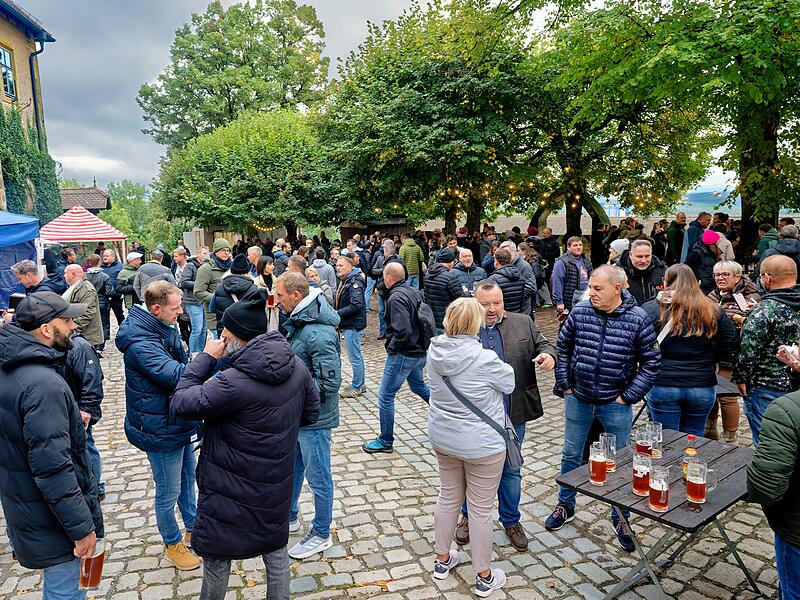 Viel los beim Bockbieranstich auf der Altenburg